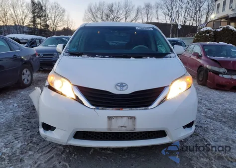 2011 Toyota Sienna Le z USA, uszkodzony, nr VIN 5TDJK3DC4BS028209